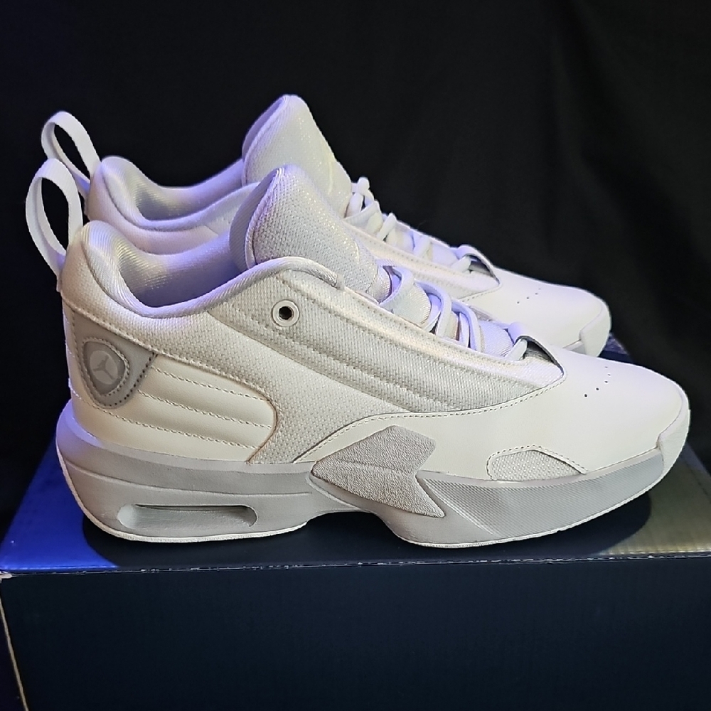 *Brand New* Jordan Max Aura 6s - Picture 3 of 11